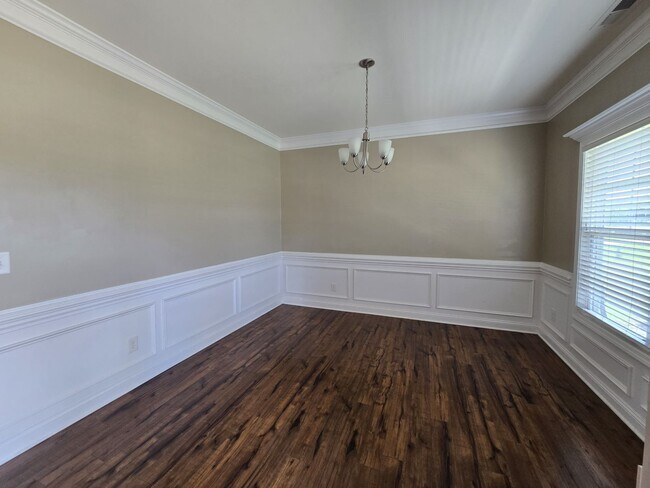 Building Photo - 4 Bedroom, 2.5 Bath 2 Story in Grays Creek!
