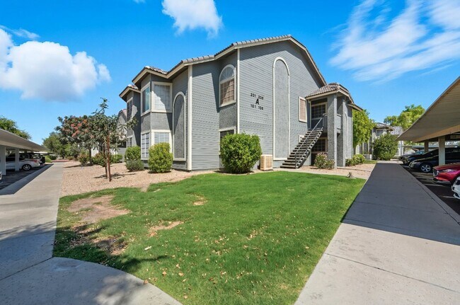 Foto del edificio - Spacious 3 Bed/2 Bath Home in Lush Crestvi...