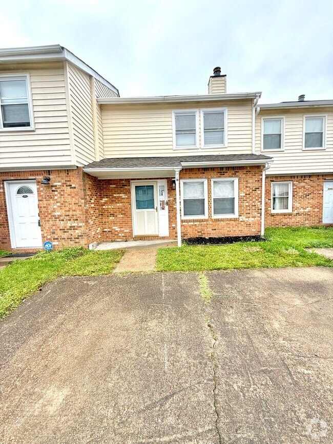 Building Photo - 5555 Lynbrook Landing