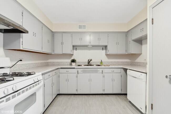 Building Photo - 402 Berry Rd