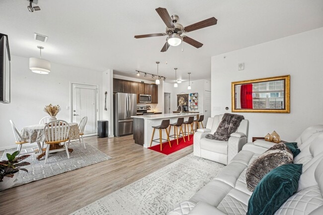 Building Photo - Spacious and Bright Modern 3-Bedroom Condo in Parker!