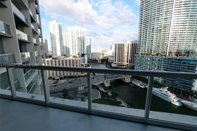 Foto del edificio - 465 Brickell Ave