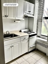 Building Photo - 100 W 85th St