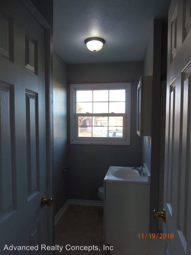 Building Photo - 3 br, 1 bath House - 1045 Montrose Avenue