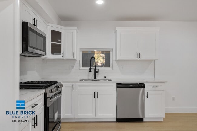 Building Photo - 2708 Cochran Ave