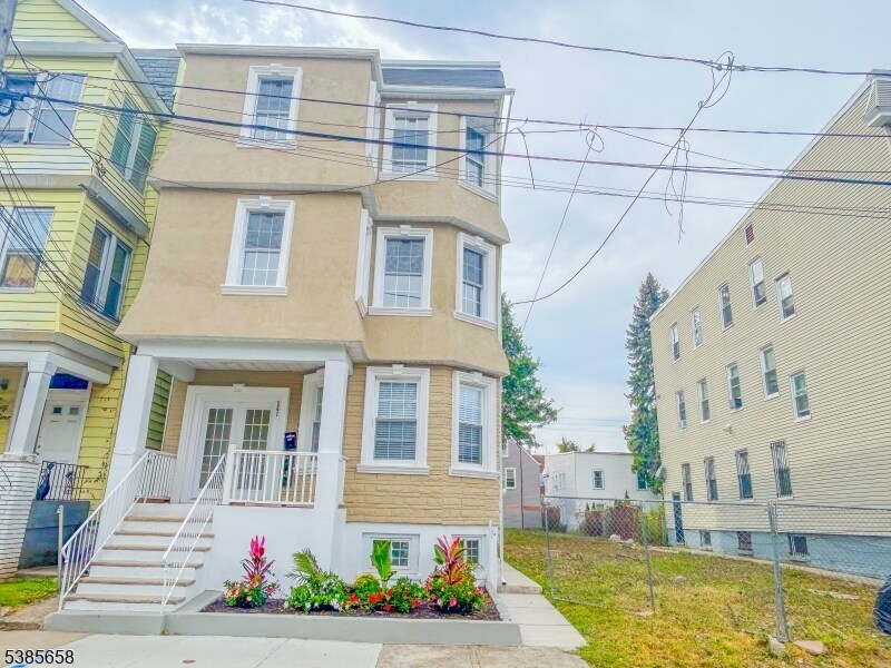 Foto principal - 261 22nd St