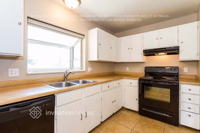 Foto del edificio - 10912 Birch Dr