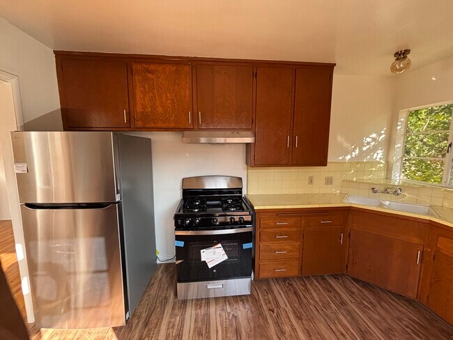 Foto del edificio - 4616 Kingswell Ave