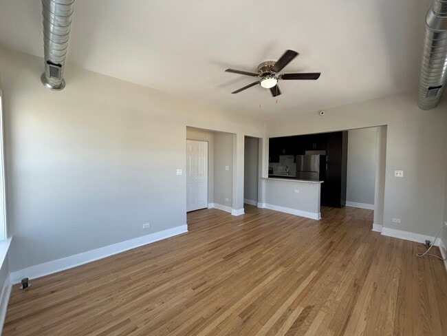Building Photo - 2717 N Sawyer Ave