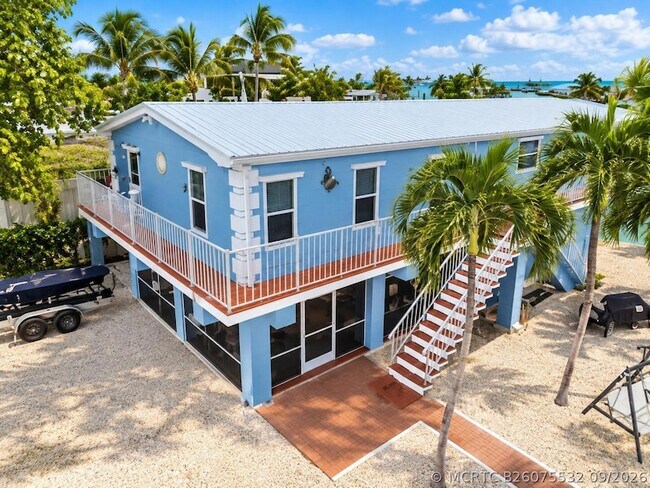 Foto del edificio - 932 Tropical Ln