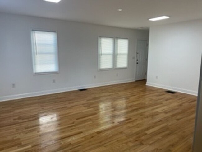 Foto del edificio - Beautiful 3 Bedroom House for Rent in Neptune!