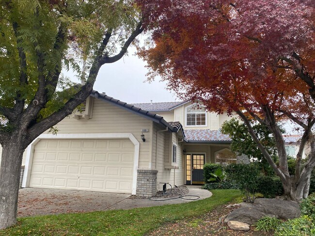 Building Photo - Charming Home in Turlock's Alpine Estates