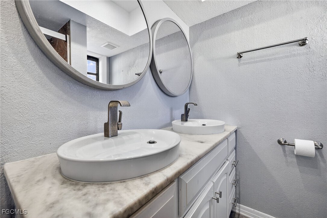 Foto del edificio - 1303 SW 16th Terrace