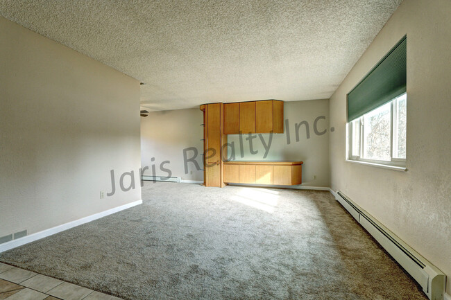 Building Photo - Charming Cul-De-Sac Home Near Downtown Castle Rock. Fantastic Fenced Backyard!