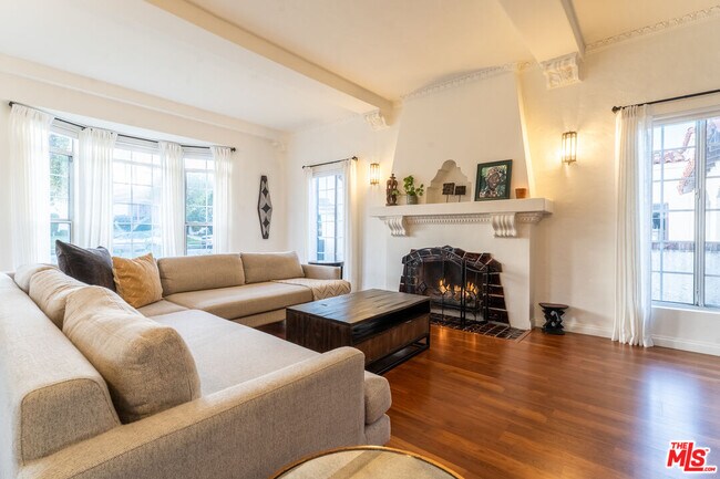 Foto del edificio - 4198 Angeles Vista Blvd