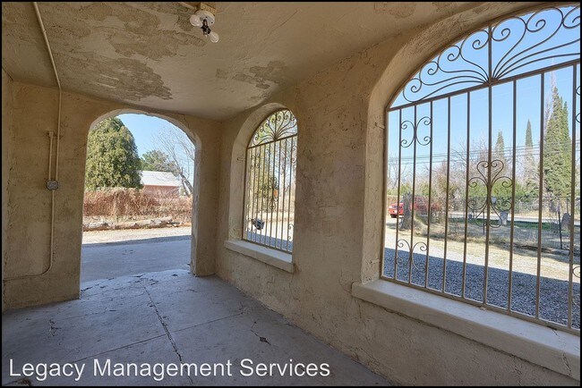 Building Photo - 348 N Carolina Dr