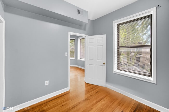 Building Photo - 711 N Christiana Ave