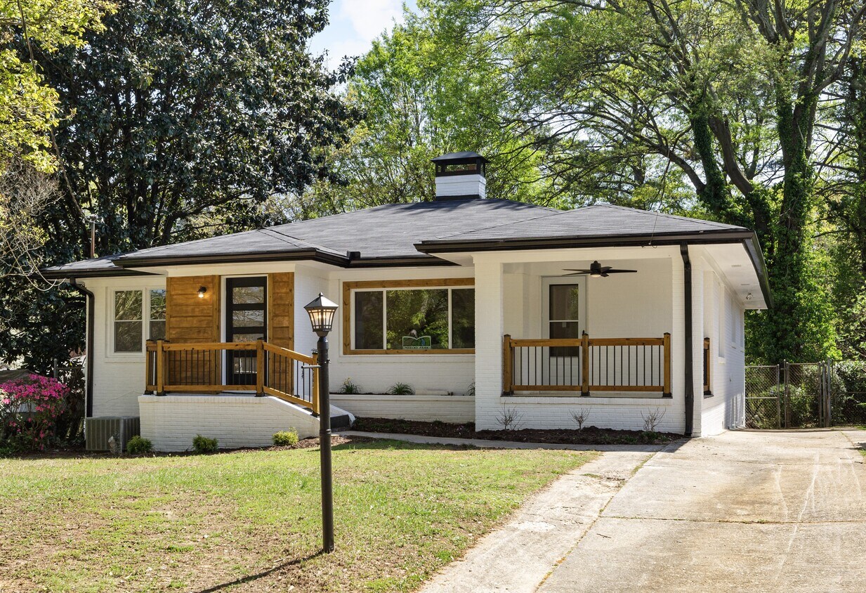 Primary Photo - 1424 Adele Ave SW