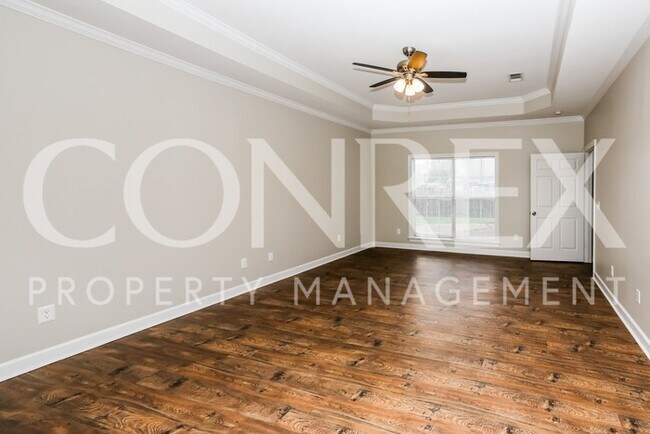 Building Photo - Huge Three Bedroom Now Available