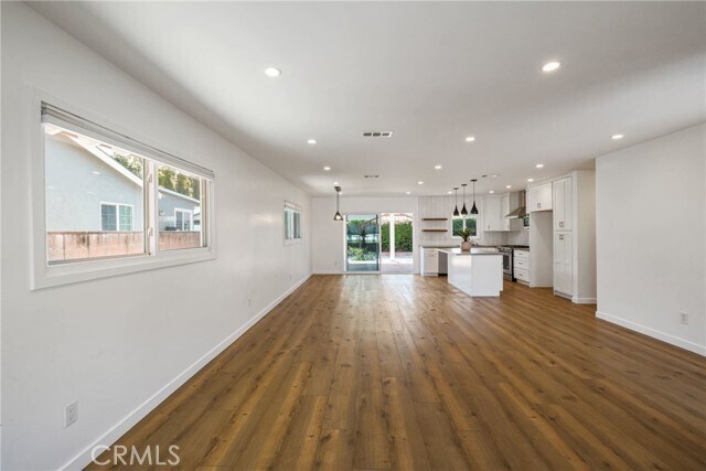Foto del edificio - 6615 Farralone Ave