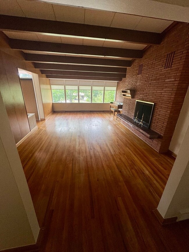 Building Photo - Mid-Mod Wheat Ridge Gem!