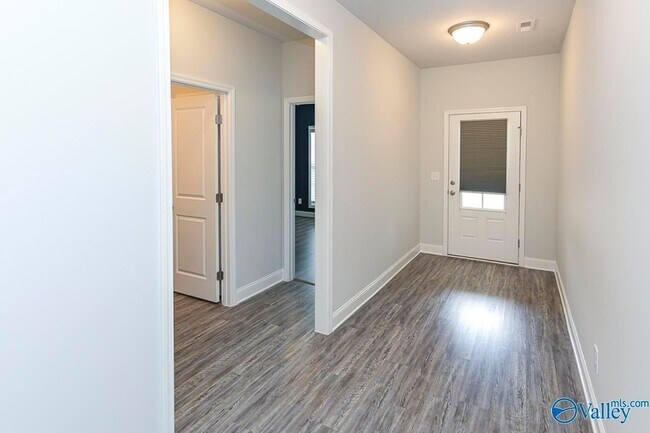 Foto del edificio - 125 River Springs Ct
