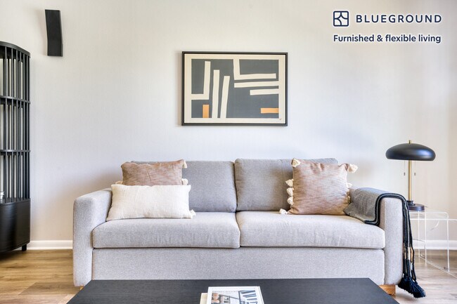 Building Photo - 3001 Esperanza Crossing