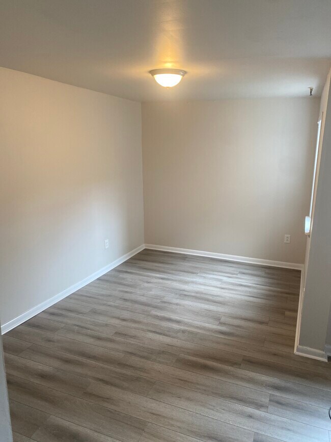 Building Photo - 894 N 42nd St