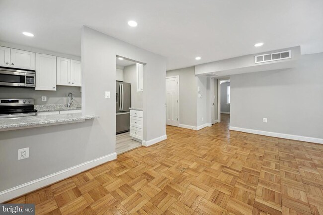 Building Photo - 1801 Belle View Blvd