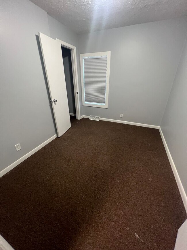 Foto del edificio - 2 Bedroom 1 Bath w/Garage and in unit Washer/Dryer