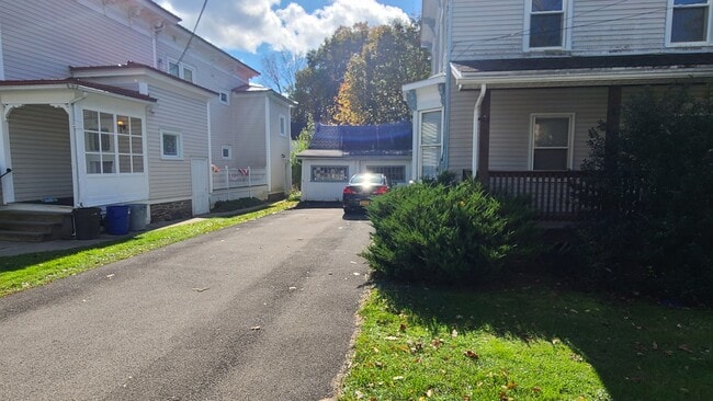 Building Photo - 35 Grove St