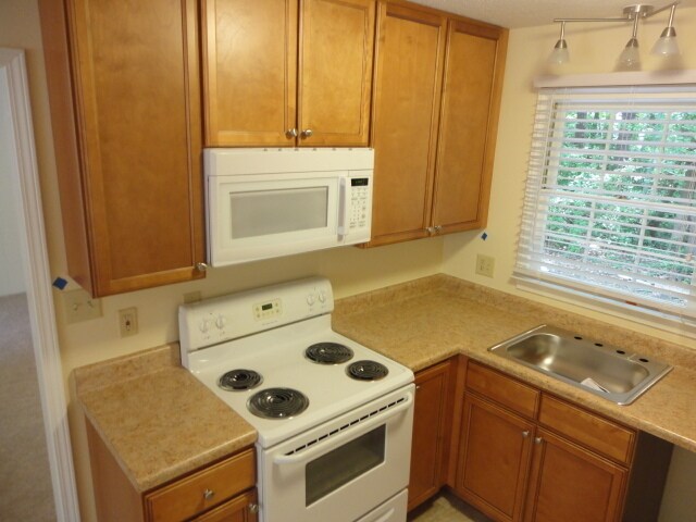 Foto del edificio - Ranch style house in Garner! Spacious Yard...