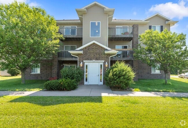 Building Photo - River Ridge 2301-2325 University Drive