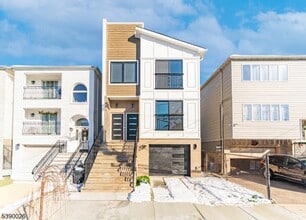 Building Photo - 68 Main St