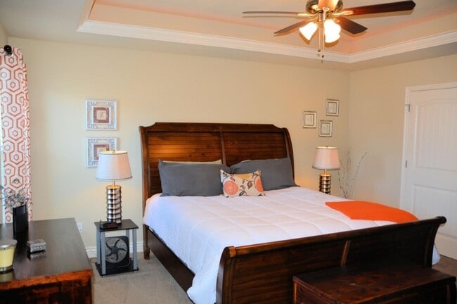 Building Photo - 5711 Camden Cir