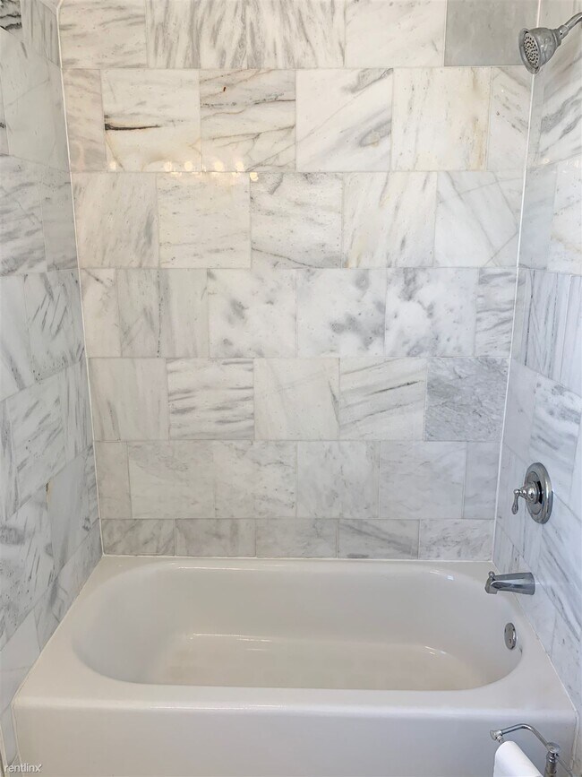 Building Photo - 1 br, 1 bath Apartment - 18 Park Pl Apt. 6