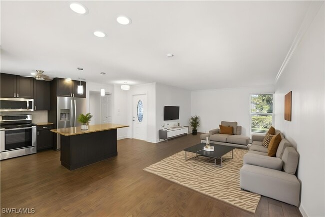 Building Photo - 3139 Boca Ciega Dr