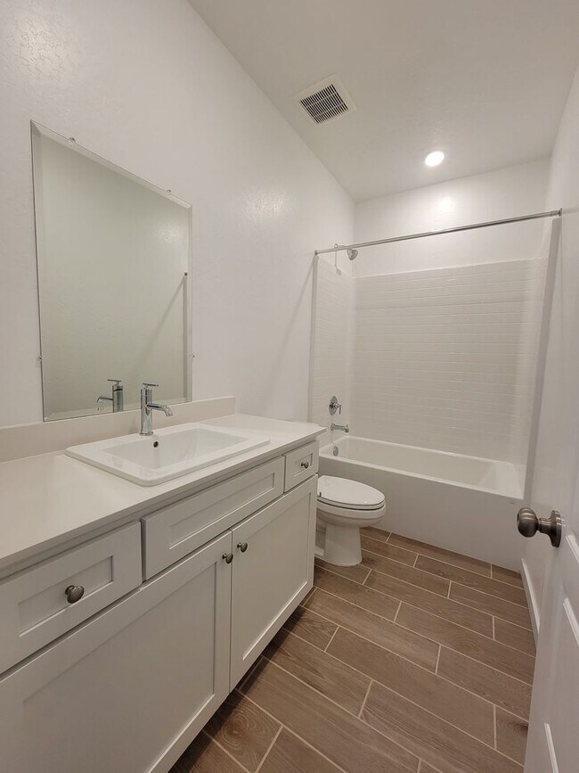 Building Photo - Brand New Home