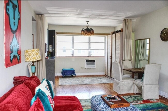 Foto del edificio - 4710 Pine Tree Dr