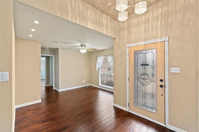 Foto del edificio - 3121 Creekridge Ct