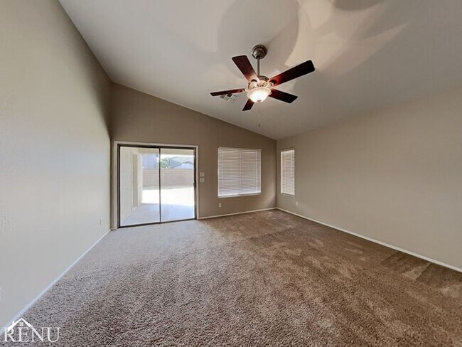 Building Photo - 760 E Melanie St