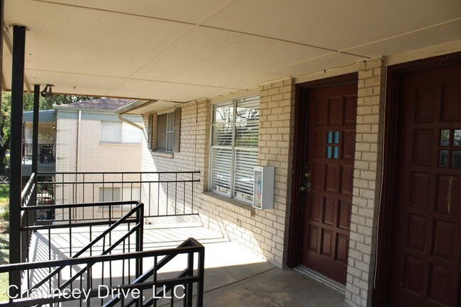 Building Photo - 606-618 Chauncey Dr