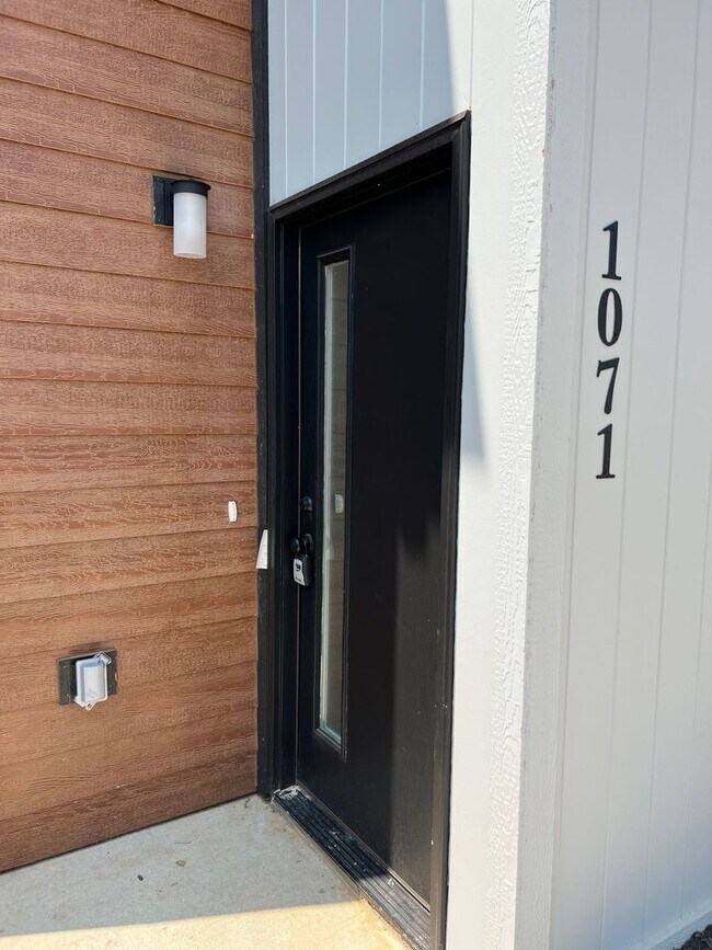 Foto del edificio - Featherston Village - Modern Living - LEASING SPECIAL!