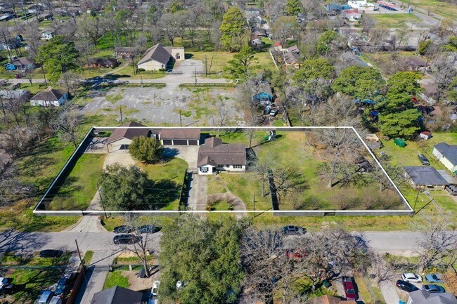 Foto del edificio - 9311 Lanewood Dr