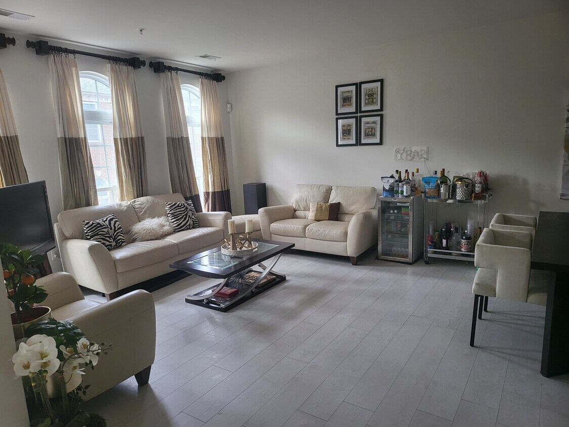 Sala de estar - 4456B Beacon Grove Cir