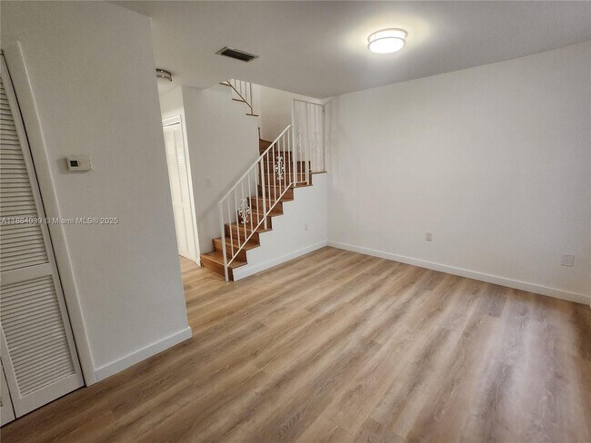 Foto del edificio - 2828 Coconut Ave