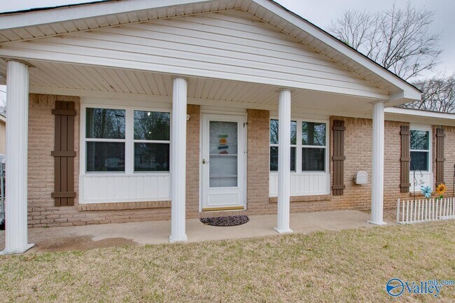Building Photo - 14013 Sandhurst Dr SW