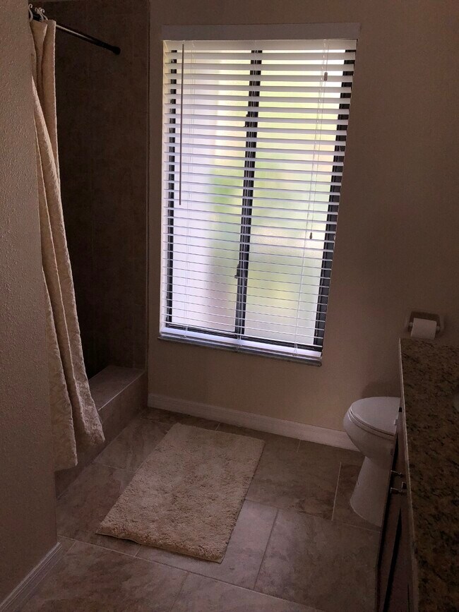 Walk-in shower - 3624 Jericho Drive