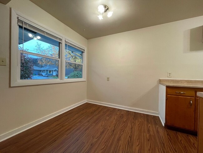 Building Photo - Charming 1 bedroom available in Woodlawn T...
