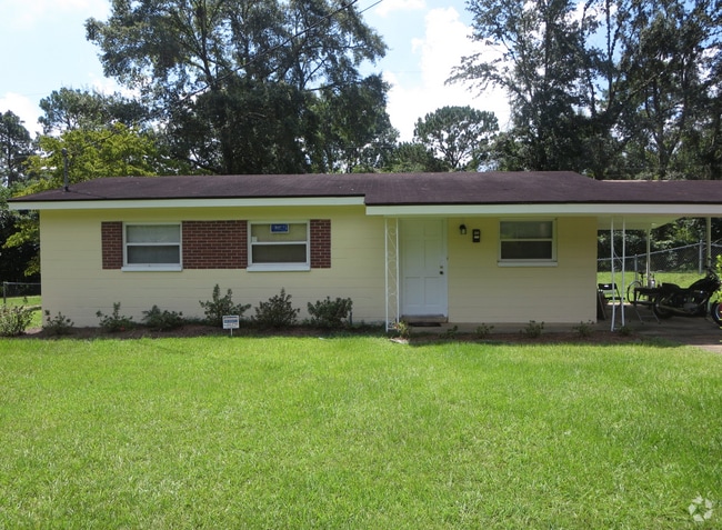 Building Photo - 1613 Airport Dr